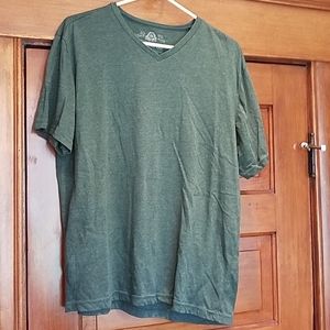 Lightly worn forest green men's tshirt